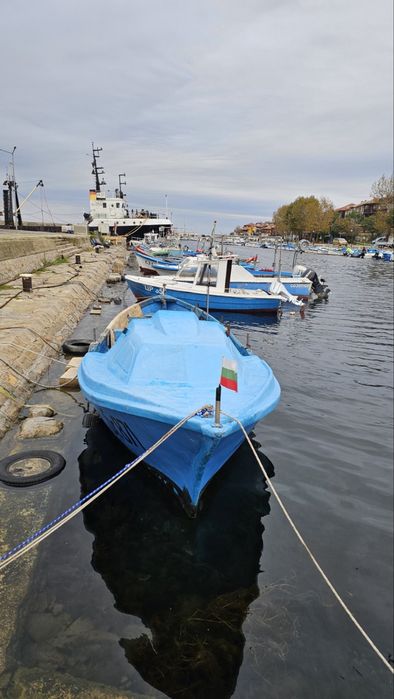 Продавам лодка