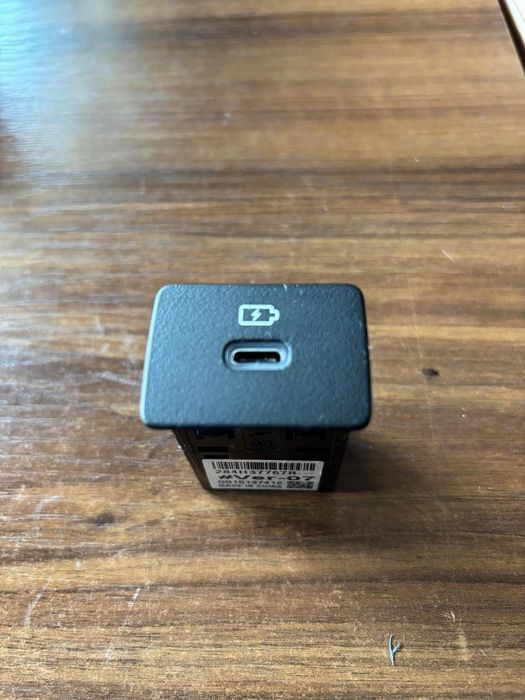 Priză usb tip C Dacia Logan, Sandero și Duster