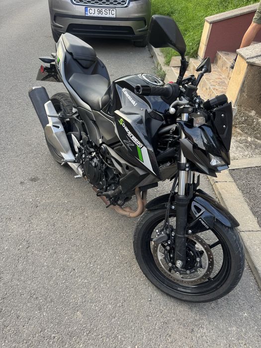 Motocicleta Kawasaki Z500