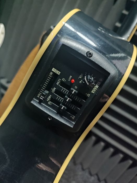 Электроакустическая гитара Yamaha