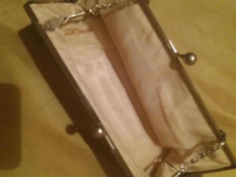 Сумочка-клатч на цепочке