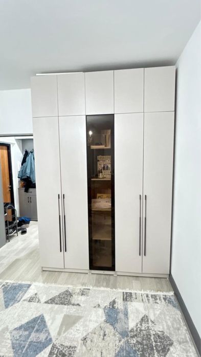 Продам стильный современный шкаф высота 2,60