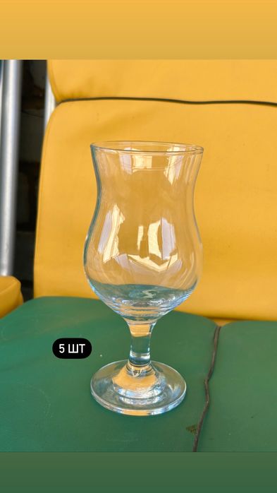 Стаканы, фужеры.