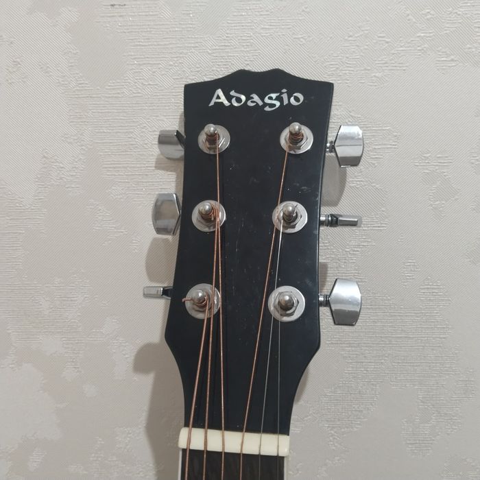 Акустическая гитара