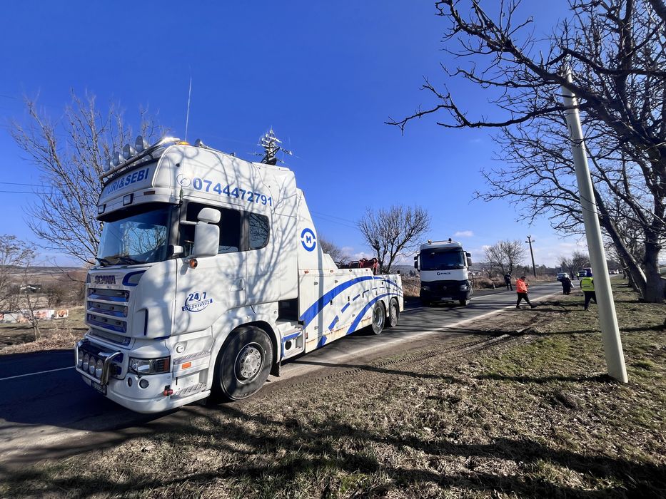 Remorcari tractari recuperări camioane, tir  autocar închiriere macara