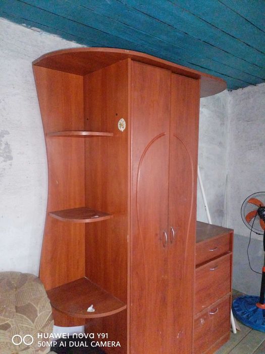 Продам шкаф  с зеркалом