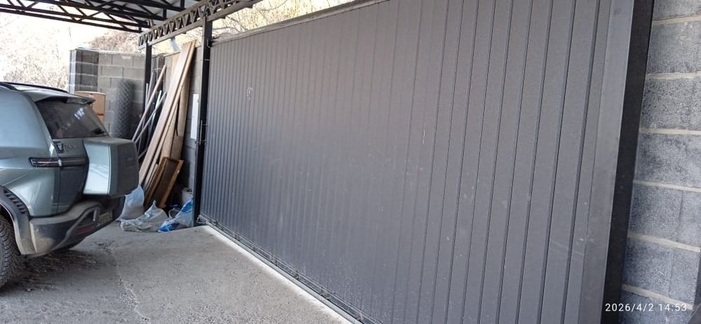 Бригада строителей дом фундамент.