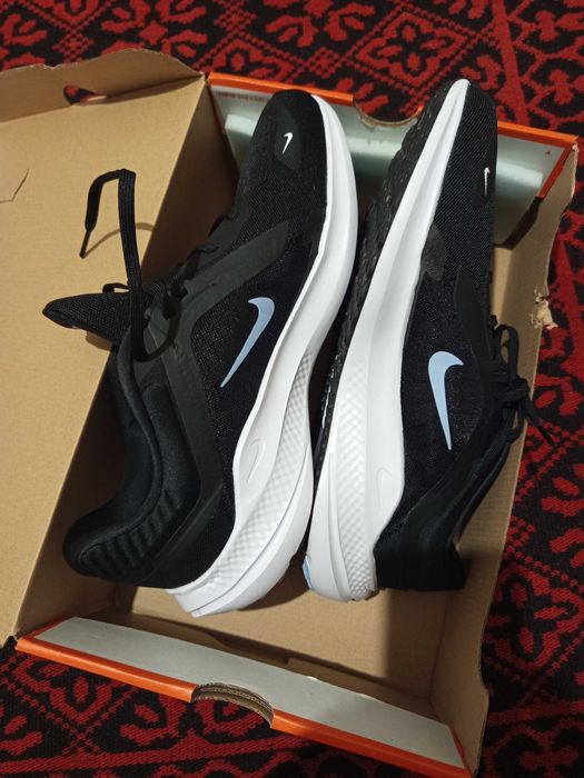 Чисто нови ви Nike