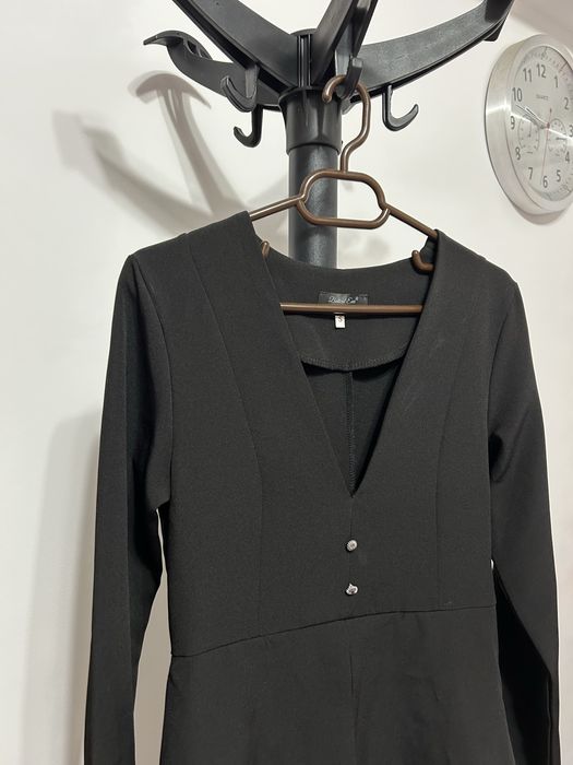 Rochie elganta cu voloane albe