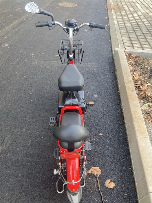 Двуместен електрически скутер