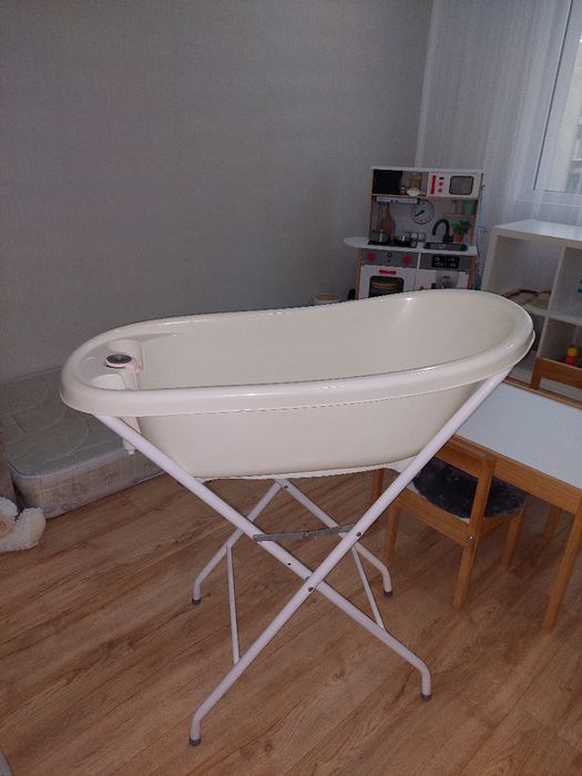 Бебешка ваничка със стойка