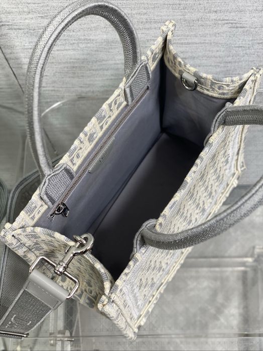 Dior Tote Micro чанта