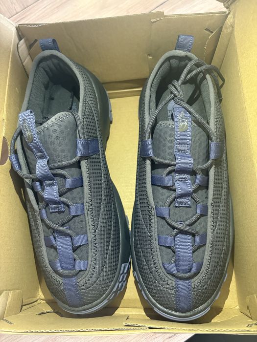 Продам новые кроссовки The North Face