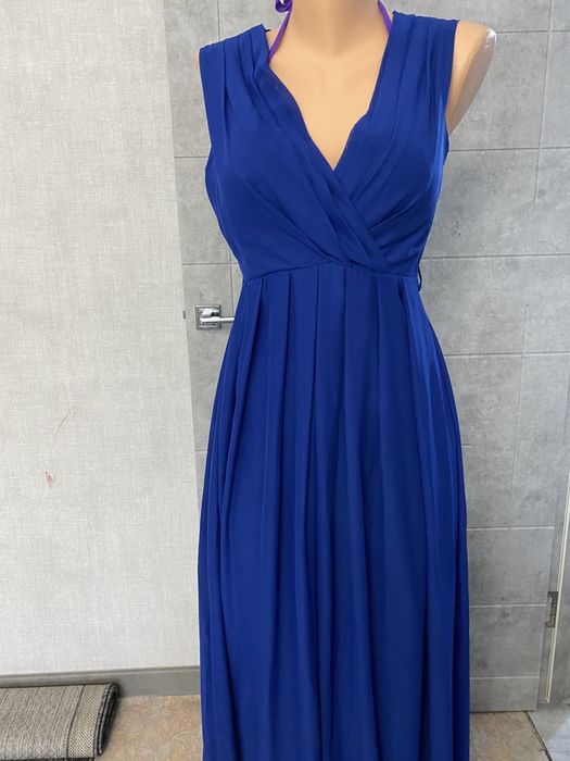 Красивое длинное синее платье