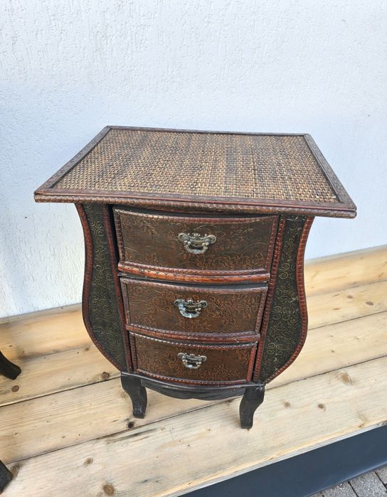 Vând set mobilier noptiere/comode instil oriental și 1 stand octogonal