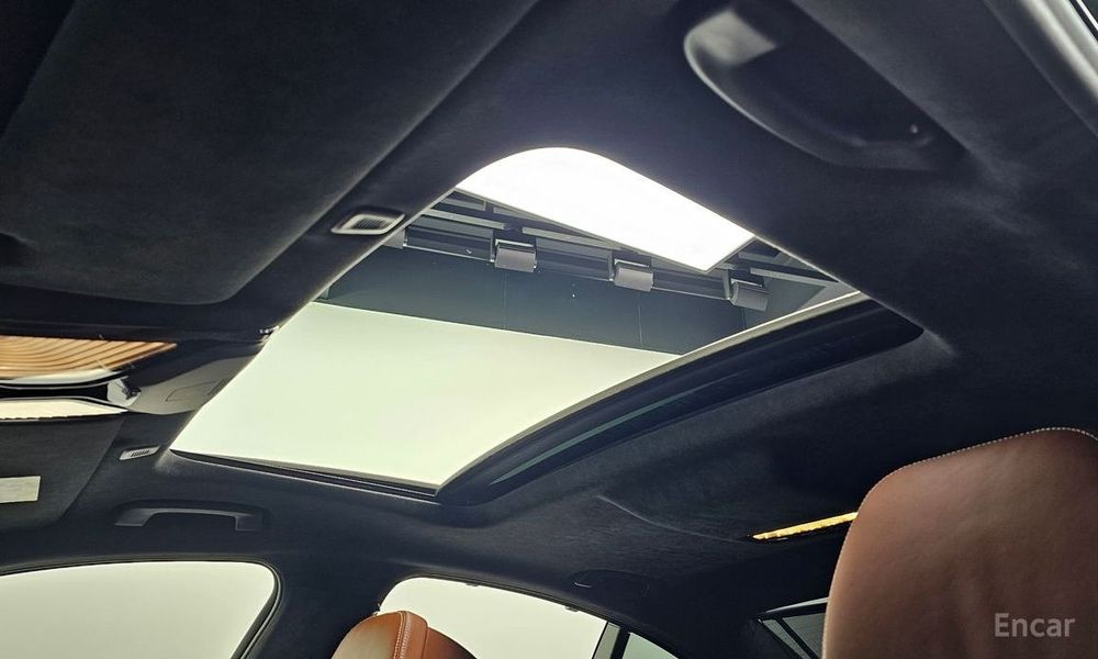 BMW M550i xdrive (2021)