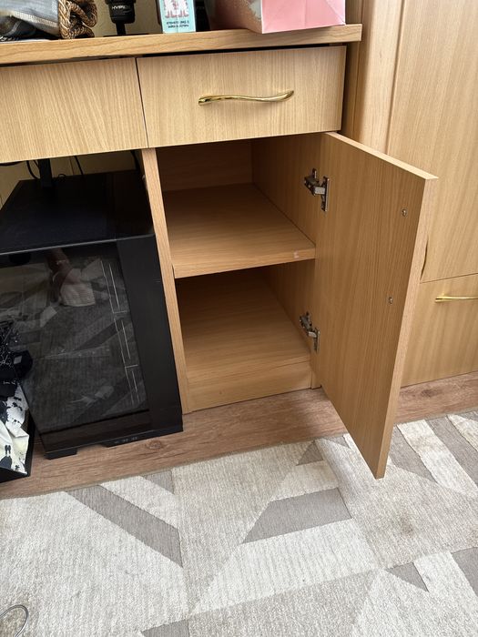 Стенка со шкафами и столом