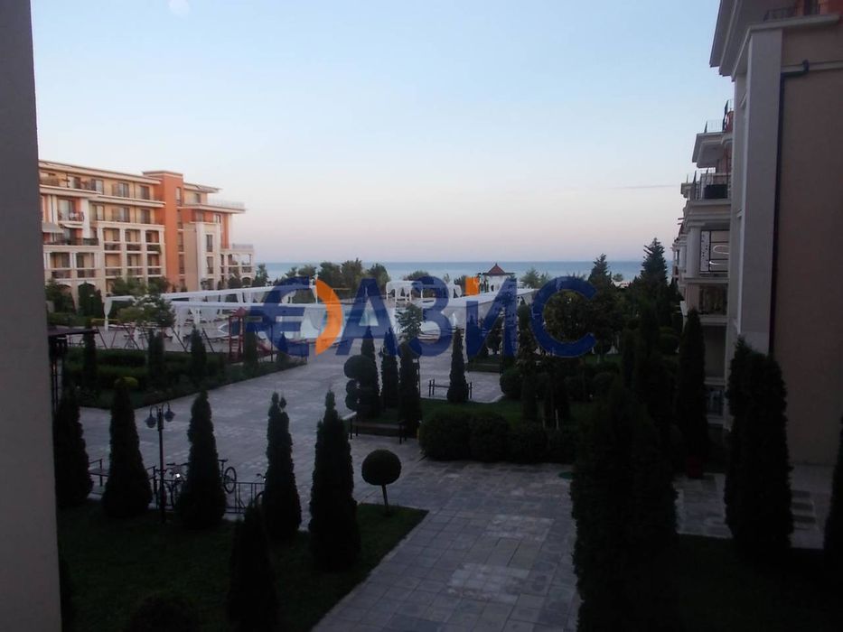 Напълно обзаведен апартамент с 2 спални и панорамна морска гледка в