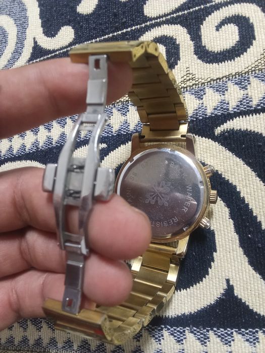 Продам часы в хорошем состоянии в оригинале