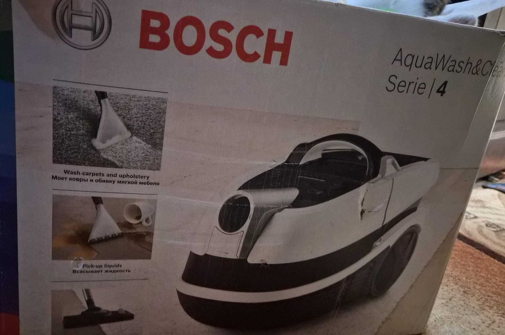 Aspirator cu spălare Bosch Aqua Wash&Clean Serie 4 BWD421POW - că nou , complet