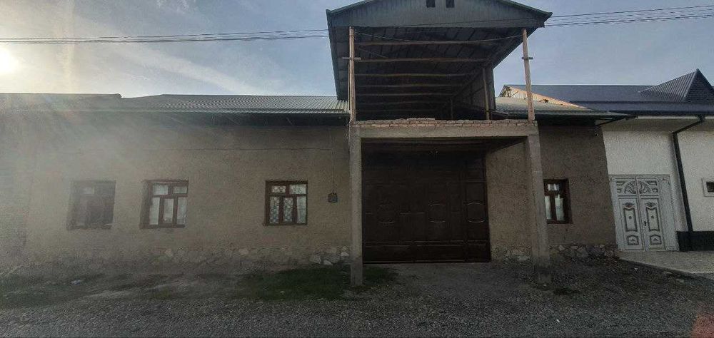 Toshkentda kafeda mehmon kilamiz sotib olgan insonni oilasi bilan.