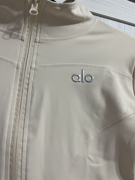 Jacketa sport ALO Yoga noua.