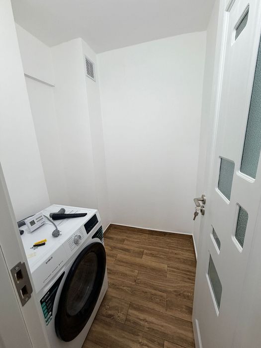 Apartament 3 camere complet renovat – de închiriat, complet mobilat