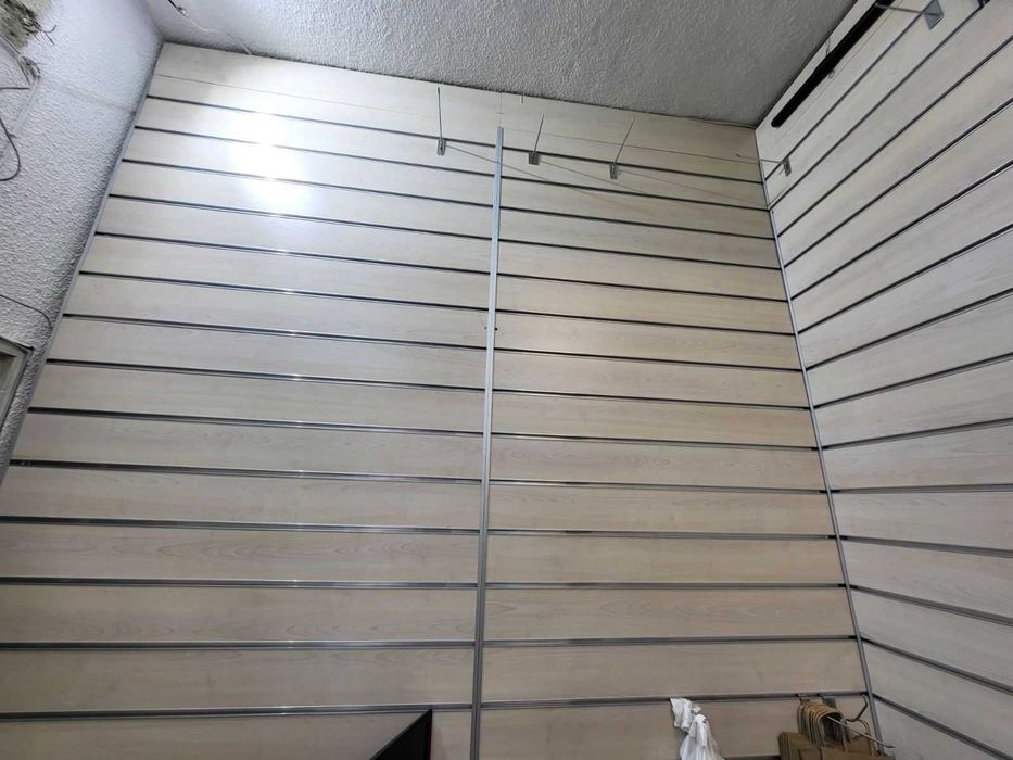 Стелажни стени за магазин