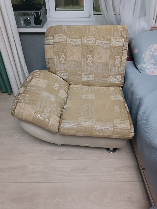 Отдам бесплатно уголок дивана