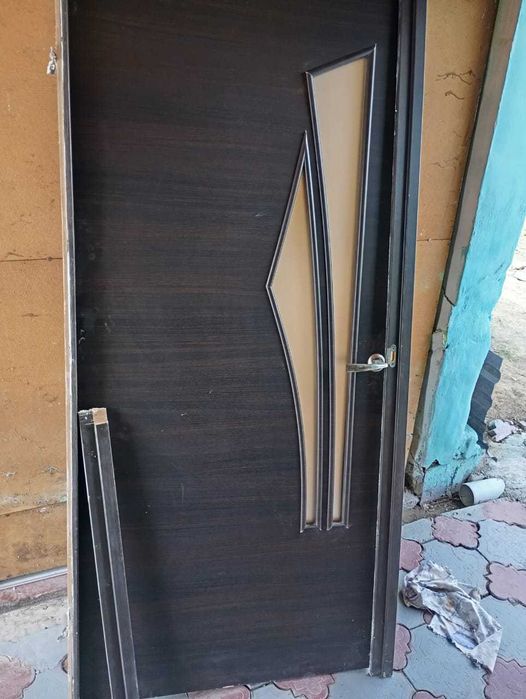 Деревянная дверь