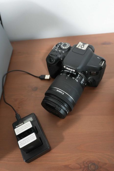 Фотоапарaт Canon EOS 750D + Обектив 18–55mm + 2 батерии + CPL филтър