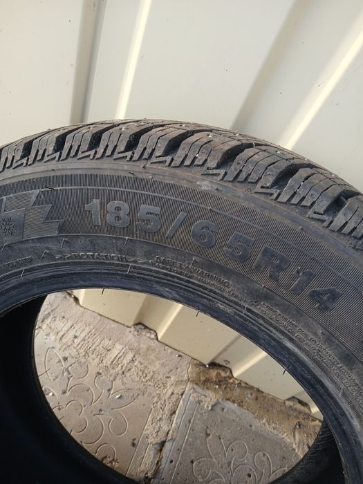 Продам шины зимние .