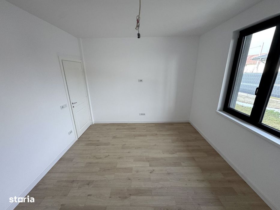 Miroslava centru! 540 mp teren! Family Market! Casa 4 camere 2 bai!