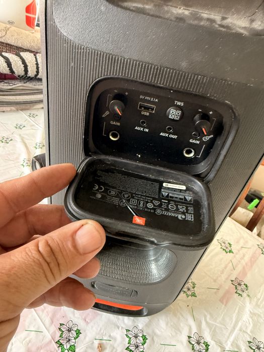 JBL Party box 250€