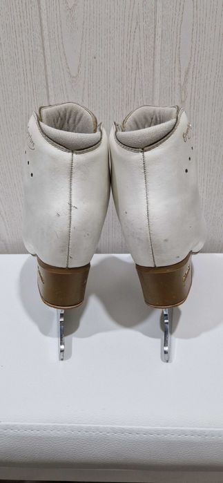 Кънки за фигурно пързаляне Edea Overture 235