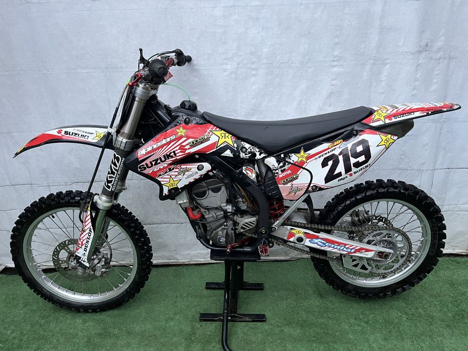 Suzuki RMZ 250 . Vanzari si in rate! Cross