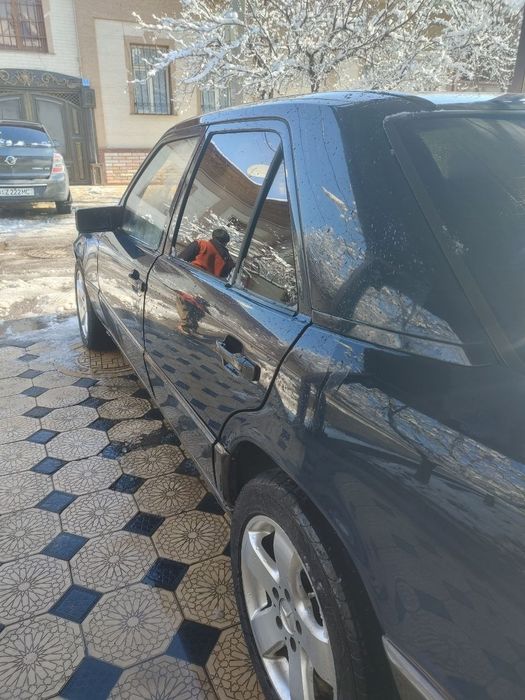 Mersedes w124 sotiladi