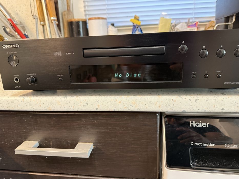 Onkyo C 7030 player