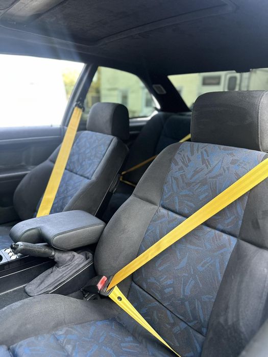 Цветни колани за автомобили