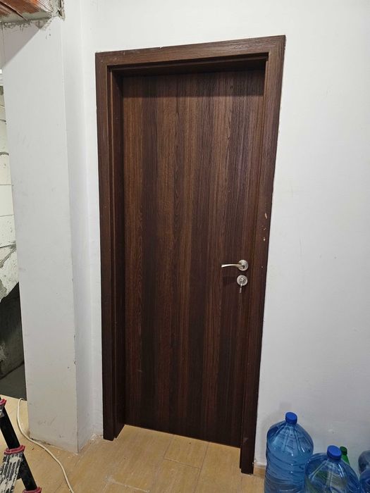 Продавам няколко врати