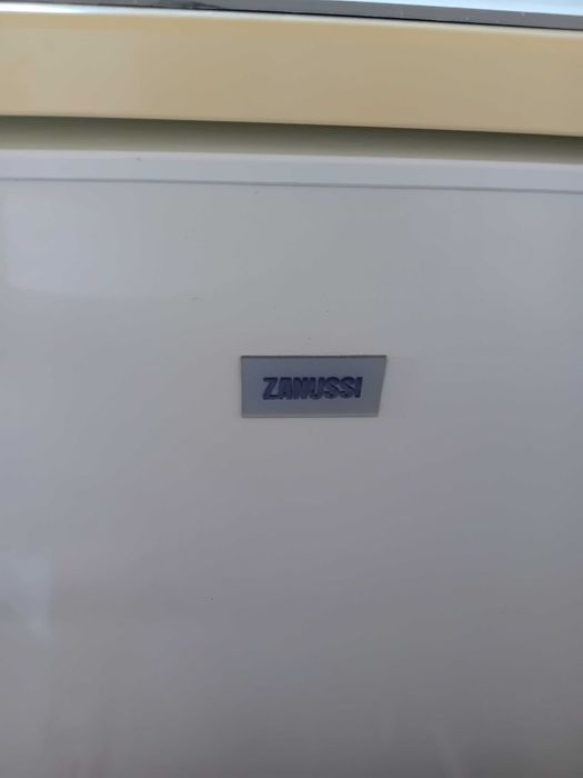 Frigider cu congelator Zanussi 190L functional, Radaia