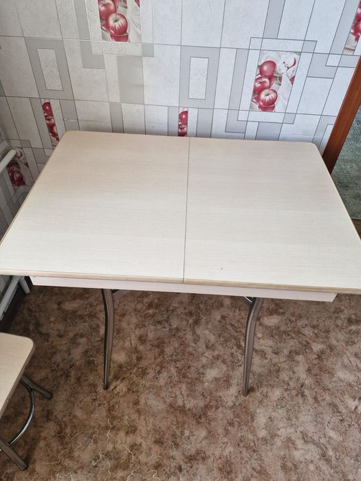 Стол кухонный, раздвижной