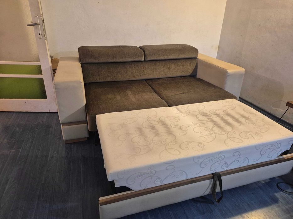 Разтегателен диван