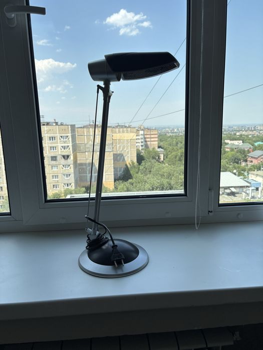 Настольная лампа