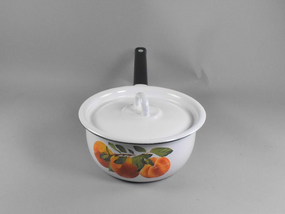 Емайлирана касерола с капак