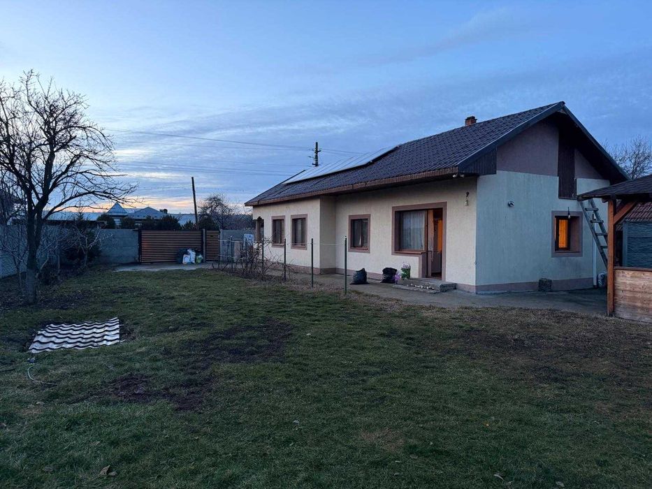 Casa + Teren Brebeni - 8000 metri patrati - 10 minute de Slatina