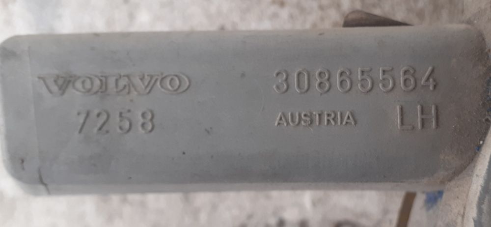 Ляв Халоген  Във Предната Броня  Volvo V40 S40  2001-2004 Година