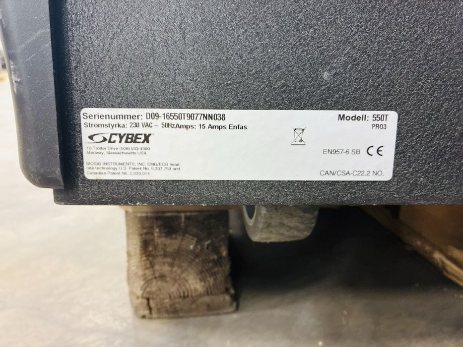 Професионслна бягаща пътека Cybex 550T Pro 3