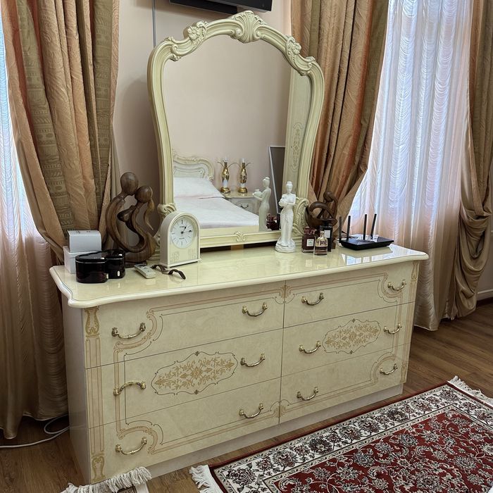 Спальный гарнитур (Италия)