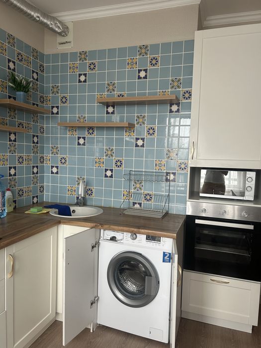 Левый берег. Хан шатыр. Медцентры.